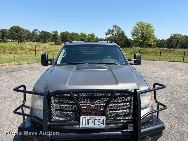 image for item FG0621 2013 GMC Sierra 3500 SLE Crew Cab flatbed pickup truck