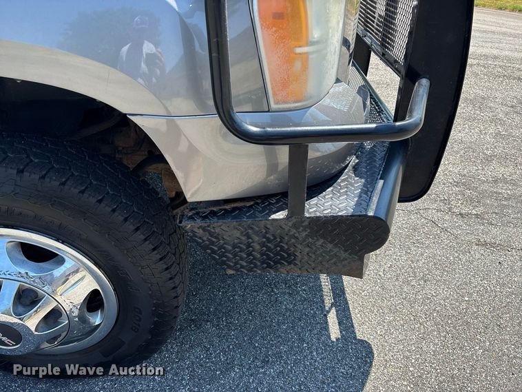 image for item FG0621 2013 GMC Sierra 3500 SLE Crew Cab flatbed pickup truck