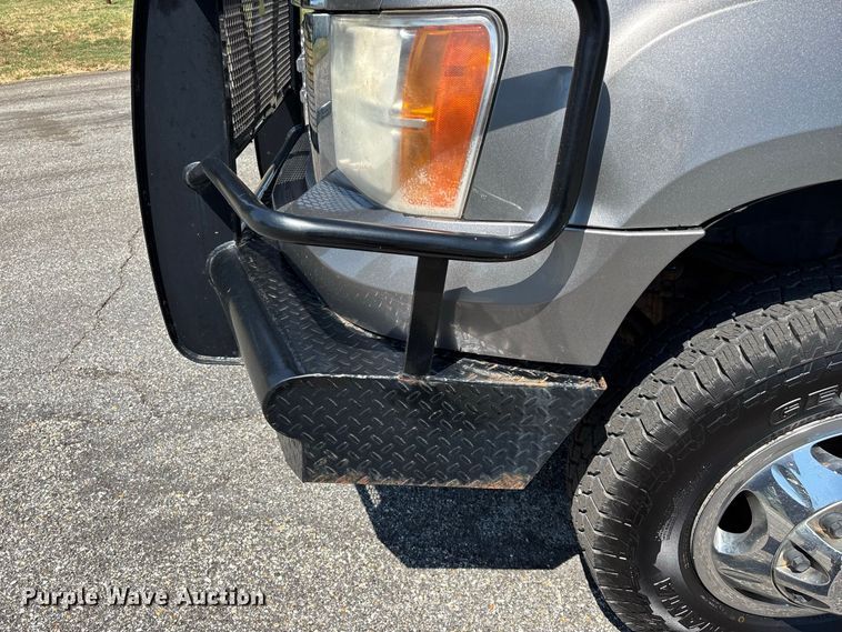 image for item FG0621 2013 GMC Sierra 3500 SLE Crew Cab flatbed pickup truck