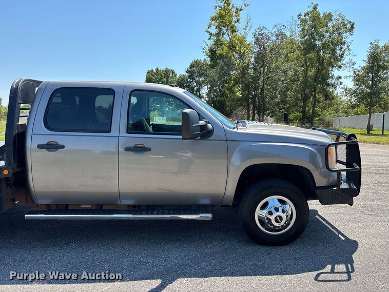 image for item FG0621 2013 GMC Sierra 3500 SLE Crew Cab flatbed pickup truck