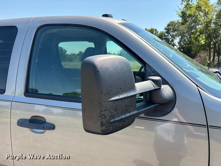 image for item FG0621 2013 GMC Sierra 3500 SLE Crew Cab flatbed pickup truck