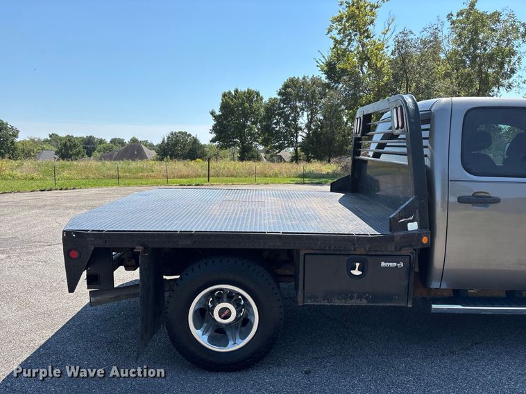 image for item FG0621 2013 GMC Sierra 3500 SLE Crew Cab flatbed pickup truck