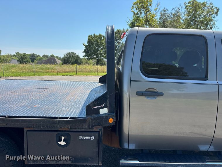 image for item FG0621 2013 GMC Sierra 3500 SLE Crew Cab flatbed pickup truck