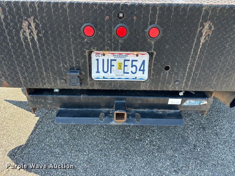 image for item FG0621 2013 GMC Sierra 3500 SLE Crew Cab flatbed pickup truck