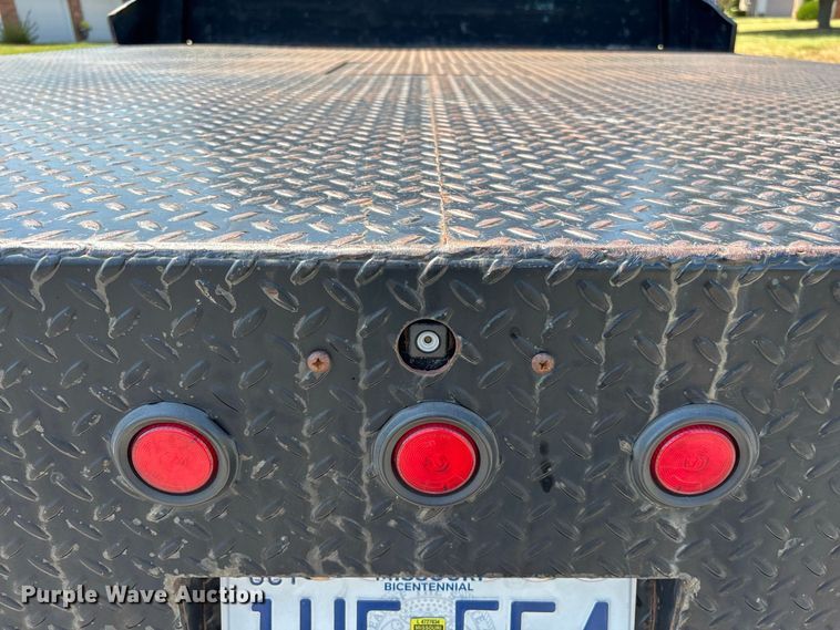 image for item FG0621 2013 GMC Sierra 3500 SLE Crew Cab flatbed pickup truck