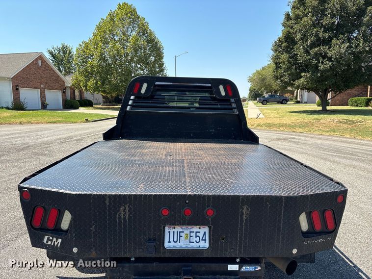 image for item FG0621 2013 GMC Sierra 3500 SLE Crew Cab flatbed pickup truck