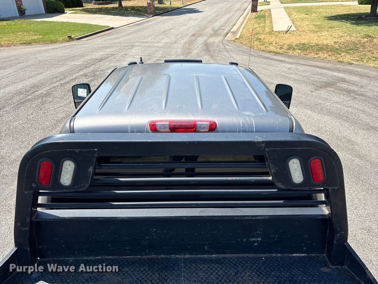 image for item FG0621 2013 GMC Sierra 3500 SLE Crew Cab flatbed pickup truck