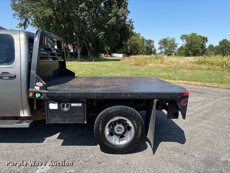 image for item FG0621 2013 GMC Sierra 3500 SLE Crew Cab flatbed pickup truck