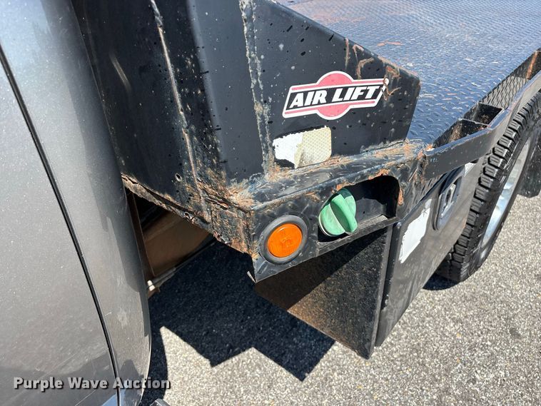 image for item FG0621 2013 GMC Sierra 3500 SLE Crew Cab flatbed pickup truck