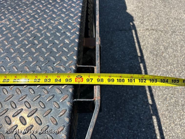 image for item FG0621 2013 GMC Sierra 3500 SLE Crew Cab flatbed pickup truck
