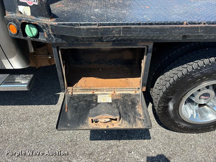 image for item FG0621 2013 GMC Sierra 3500 SLE Crew Cab flatbed pickup truck