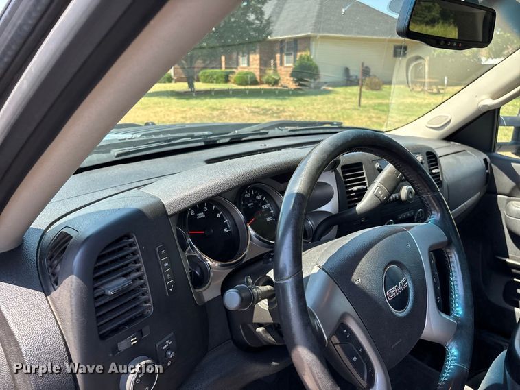 image for item FG0621 2013 GMC Sierra 3500 SLE Crew Cab flatbed pickup truck