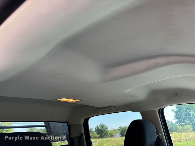 image for item FG0621 2013 GMC Sierra 3500 SLE Crew Cab flatbed pickup truck