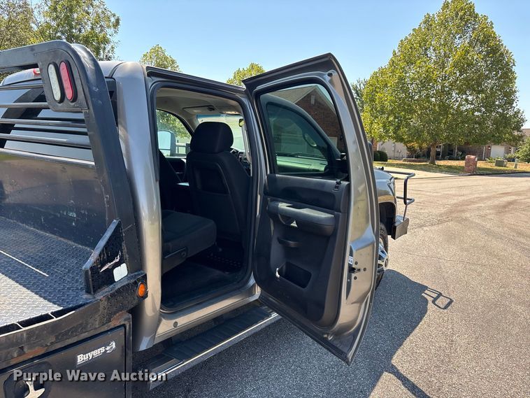 image for item FG0621 2013 GMC Sierra 3500 SLE Crew Cab flatbed pickup truck