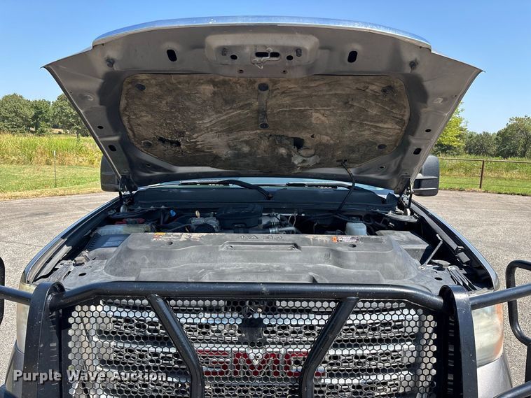 image for item FG0621 2013 GMC Sierra 3500 SLE Crew Cab flatbed pickup truck
