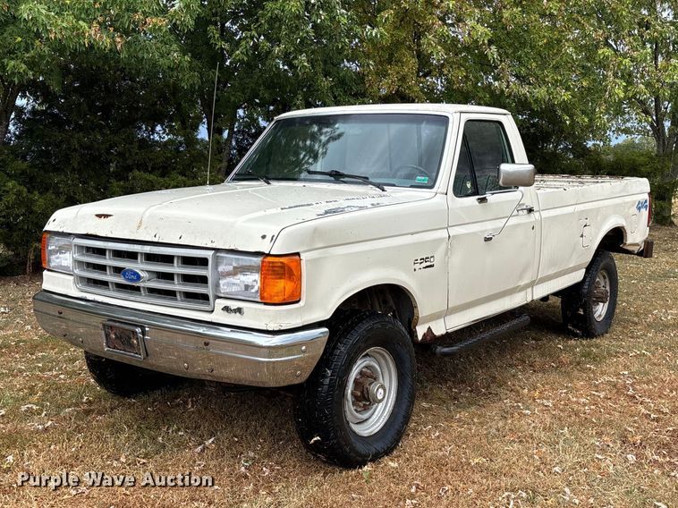 1991 Ford F250 Custom pickup truck