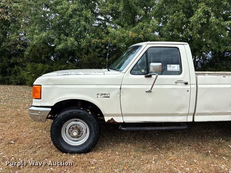 image for item FG0667 1991 Ford F250 Custom pickup truck