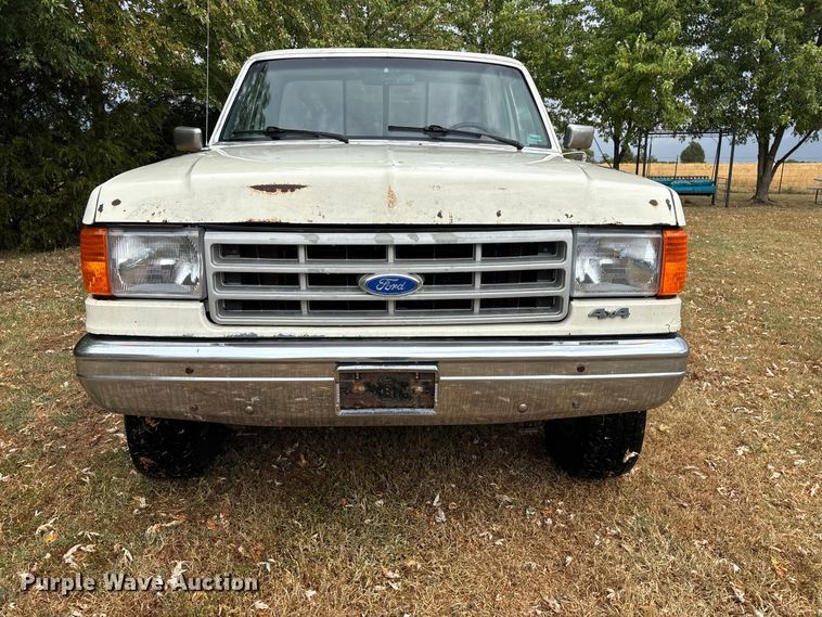 image for item FG0667 1991 Ford F250 Custom pickup truck