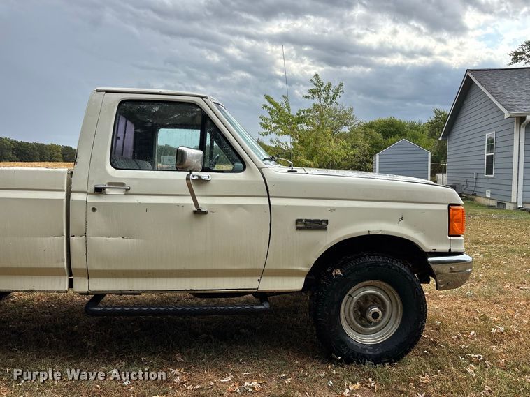 image for item FG0667 1991 Ford F250 Custom pickup truck