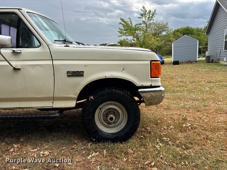 image for item FG0667 1991 Ford F250 Custom pickup truck