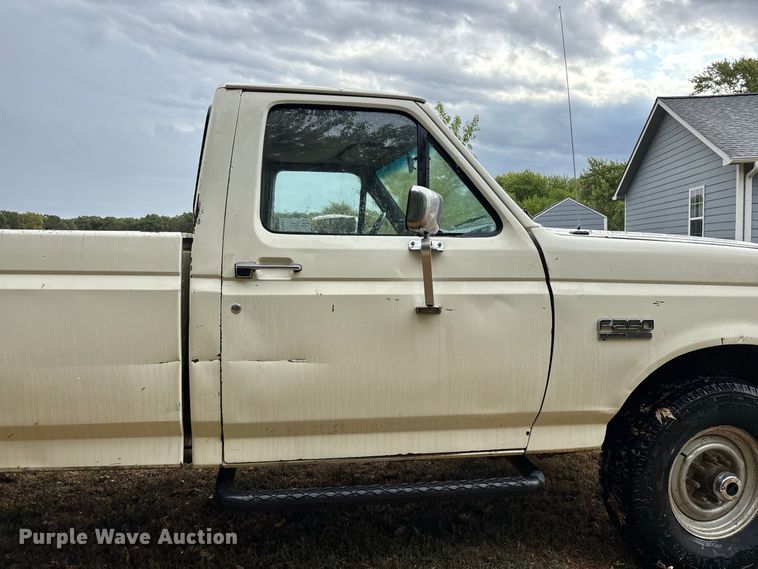 image for item FG0667 1991 Ford F250 Custom pickup truck