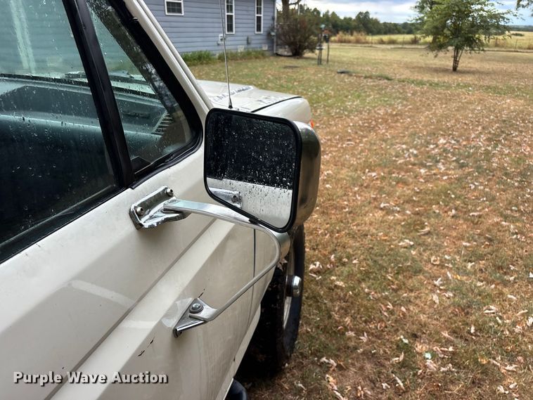 image for item FG0667 1991 Ford F250 Custom pickup truck