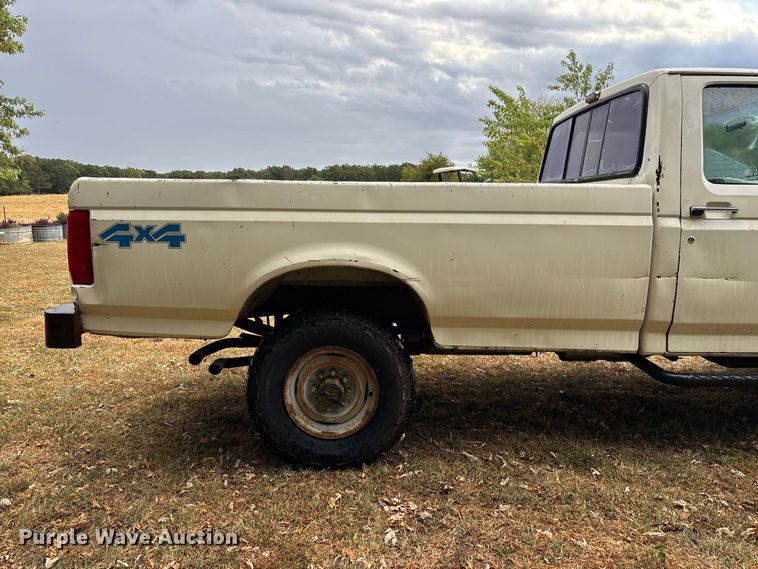 image for item FG0667 1991 Ford F250 Custom pickup truck
