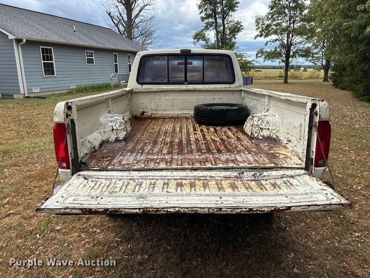 image for item FG0667 1991 Ford F250 Custom pickup truck