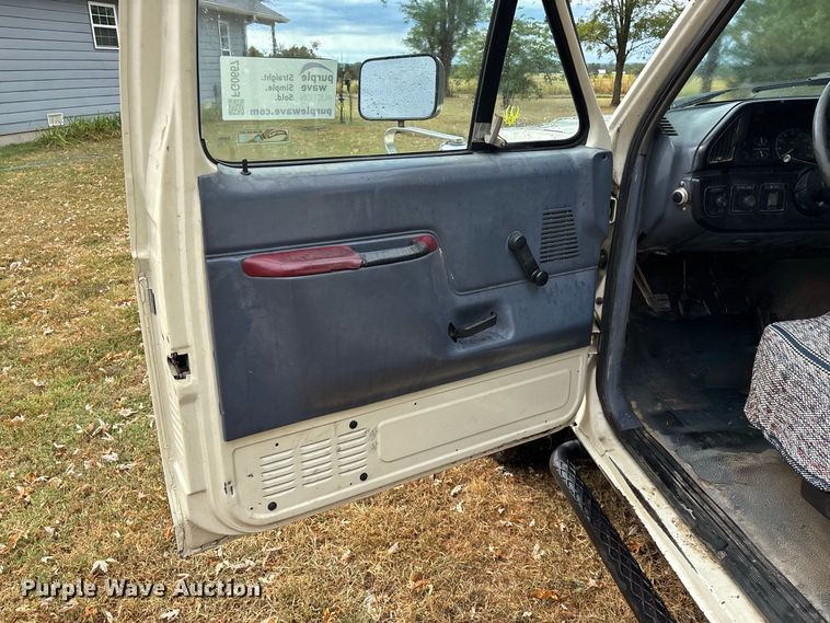 image for item FG0667 1991 Ford F250 Custom pickup truck
