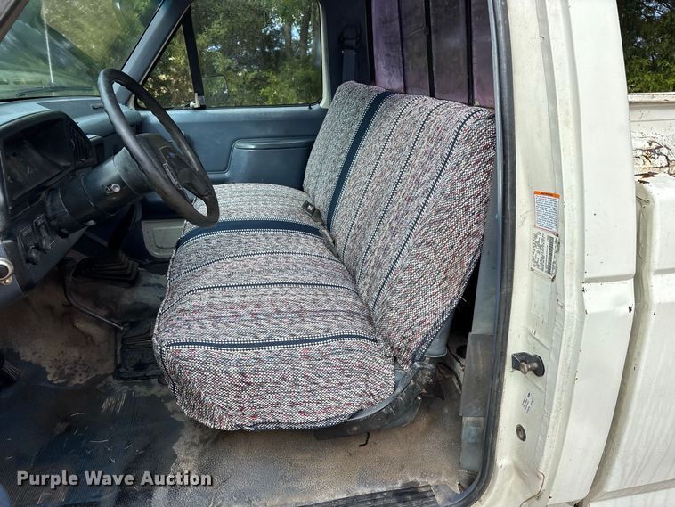 image for item FG0667 1991 Ford F250 Custom pickup truck