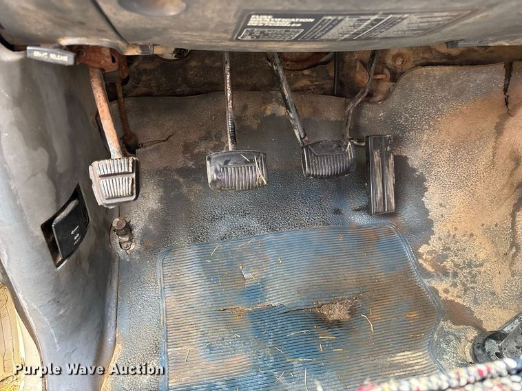image for item FG0667 1991 Ford F250 Custom pickup truck