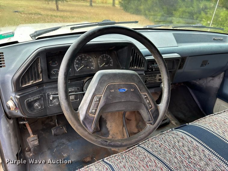 image for item FG0667 1991 Ford F250 Custom pickup truck