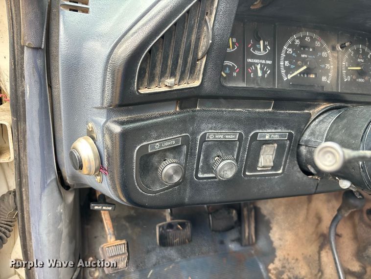 image for item FG0667 1991 Ford F250 Custom pickup truck