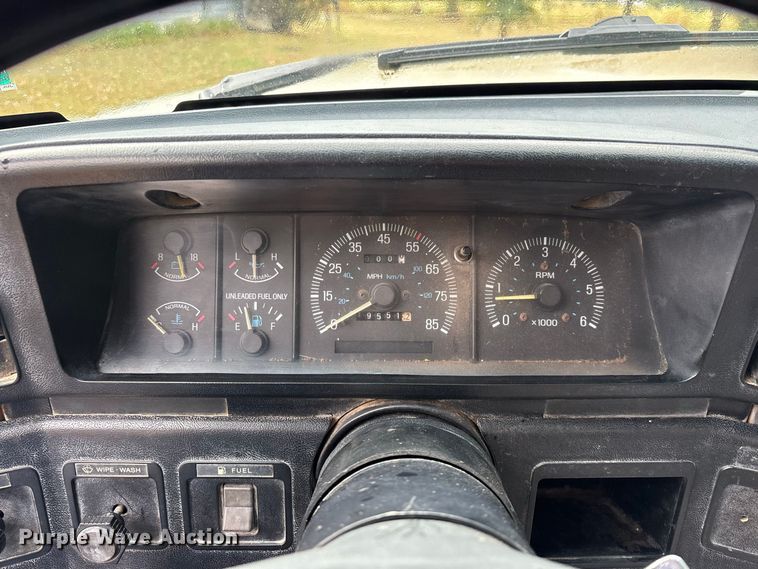 image for item FG0667 1991 Ford F250 Custom pickup truck