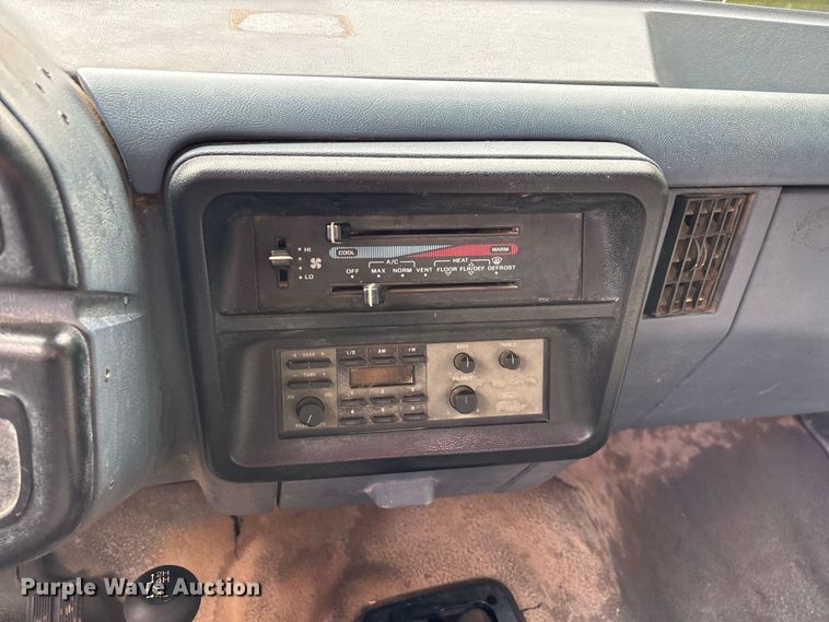 image for item FG0667 1991 Ford F250 Custom pickup truck