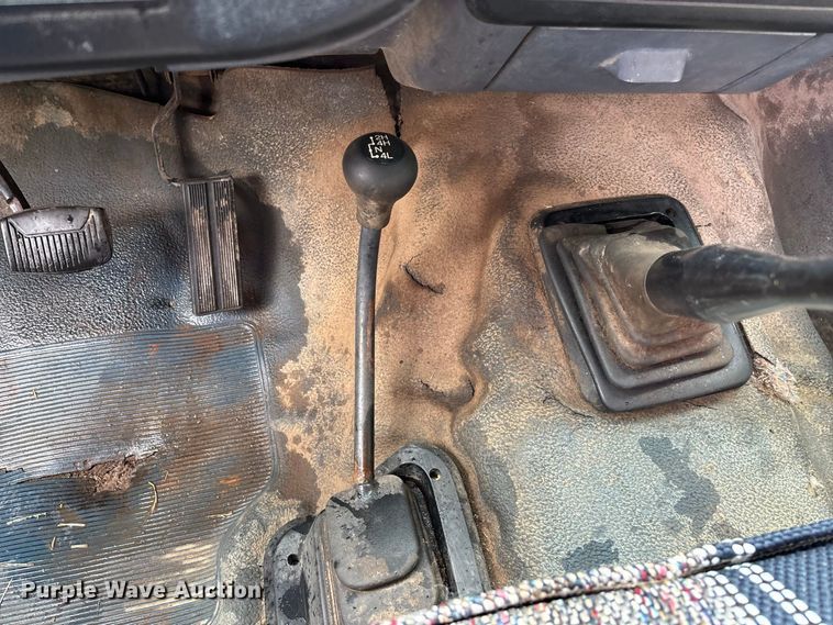 image for item FG0667 1991 Ford F250 Custom pickup truck