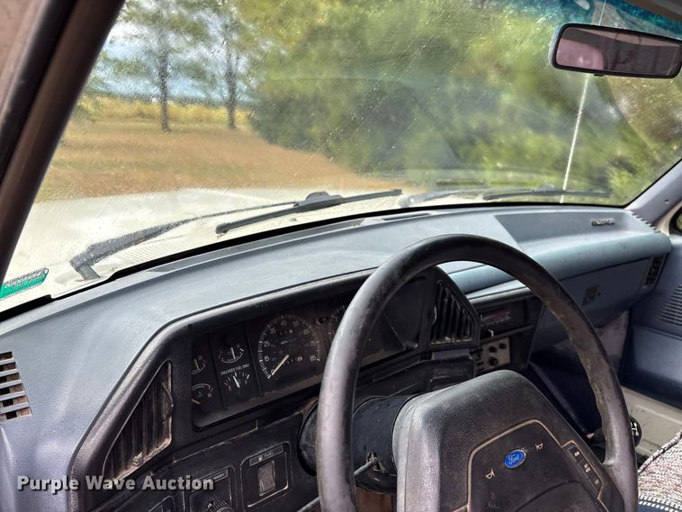 image for item FG0667 1991 Ford F250 Custom pickup truck