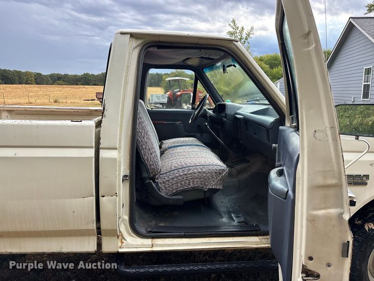 image for item FG0667 1991 Ford F250 Custom pickup truck