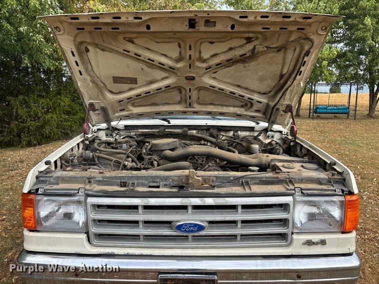 image for item FG0667 1991 Ford F250 Custom pickup truck