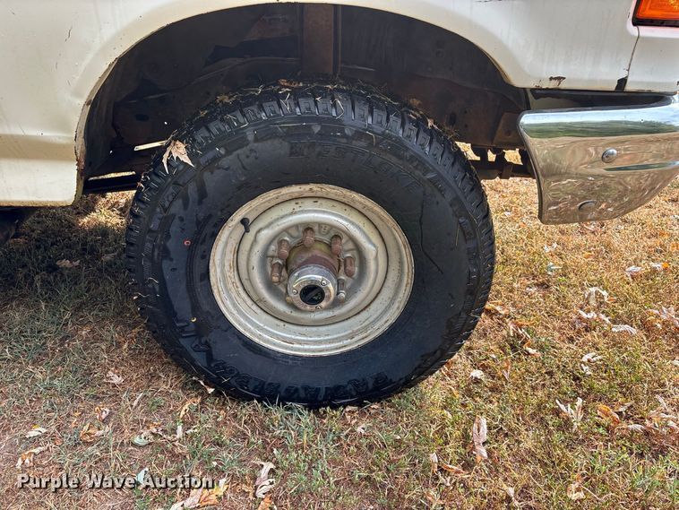 image for item FG0667 1991 Ford F250 Custom pickup truck