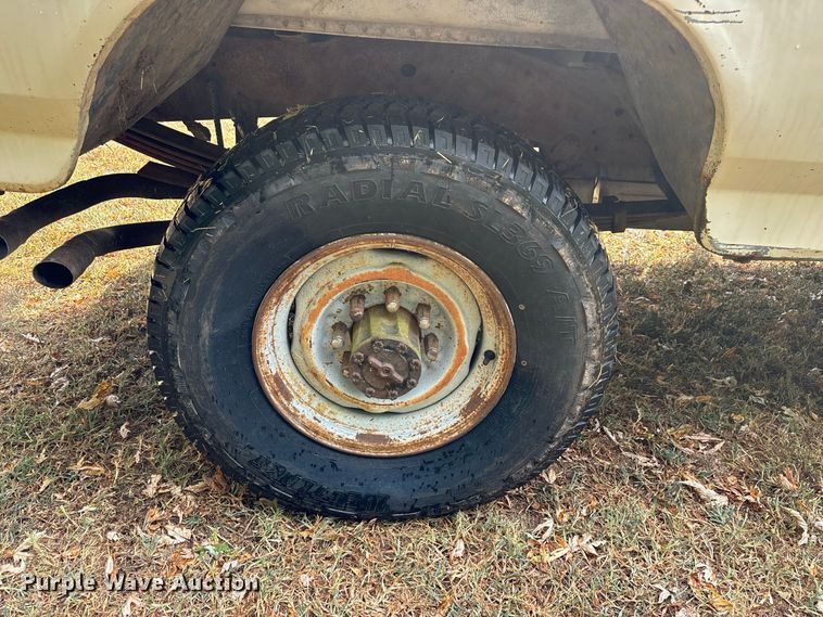 image for item FG0667 1991 Ford F250 Custom pickup truck