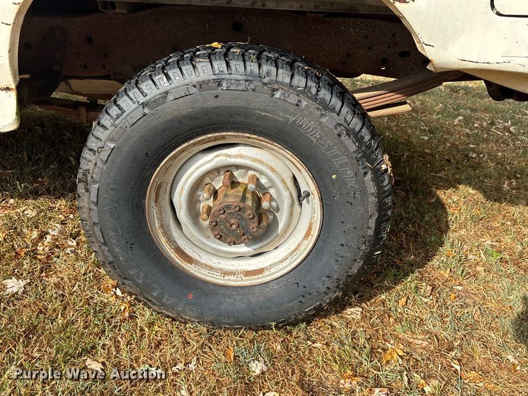 image for item FG0667 1991 Ford F250 Custom pickup truck