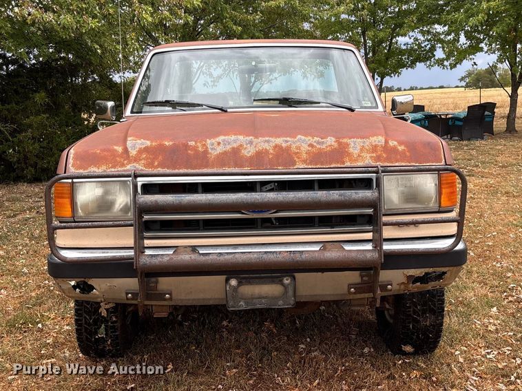 image for item FG0668 1990 Ford F250 pickup truck