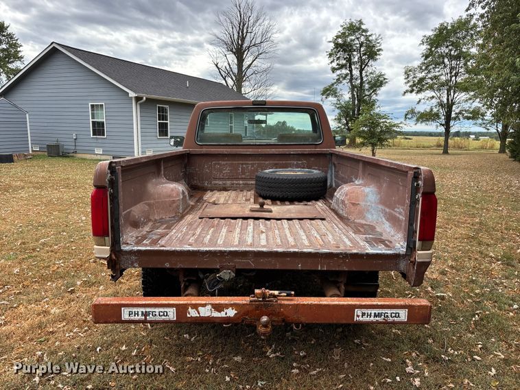 image for item FG0668 1990 Ford F250 pickup truck