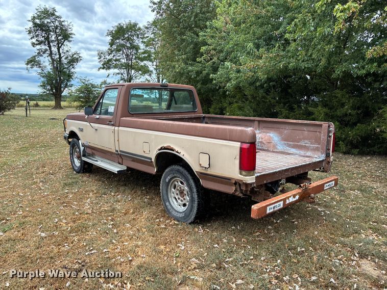 image for item FG0668 1990 Ford F250 pickup truck