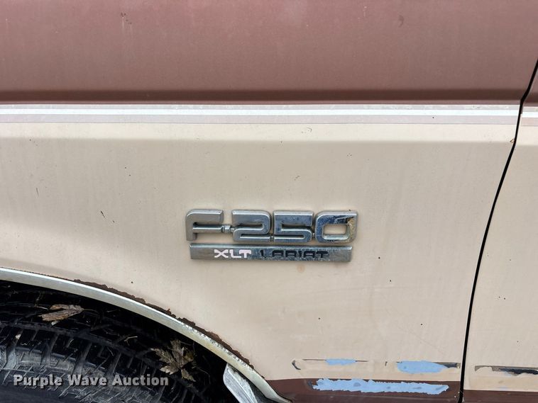 image for item FG0668 1990 Ford F250 pickup truck