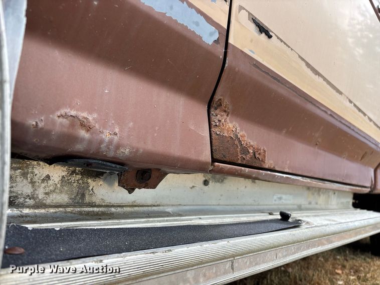 image for item FG0668 1990 Ford F250 pickup truck