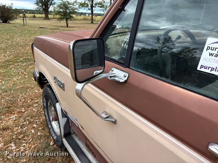 image for item FG0668 1990 Ford F250 pickup truck