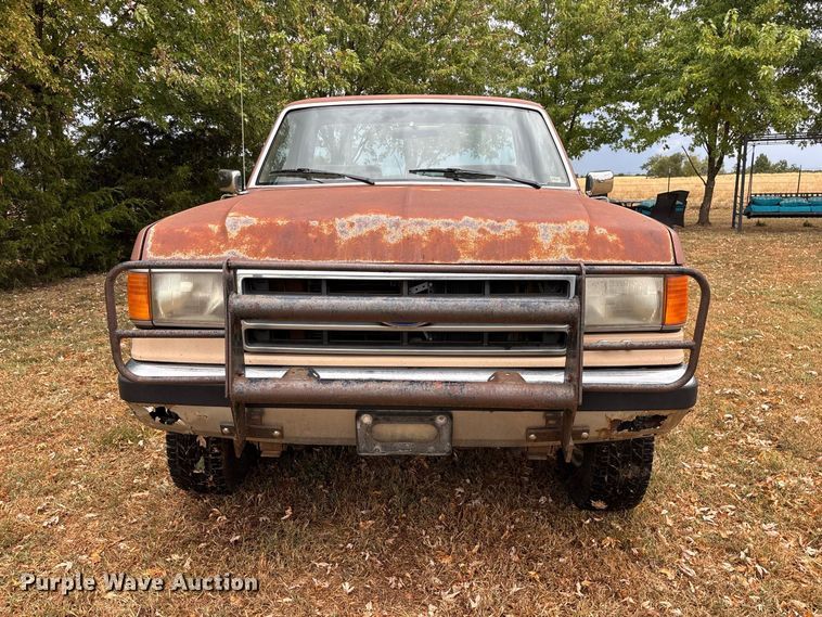 image for item FG0668 1990 Ford F250 pickup truck