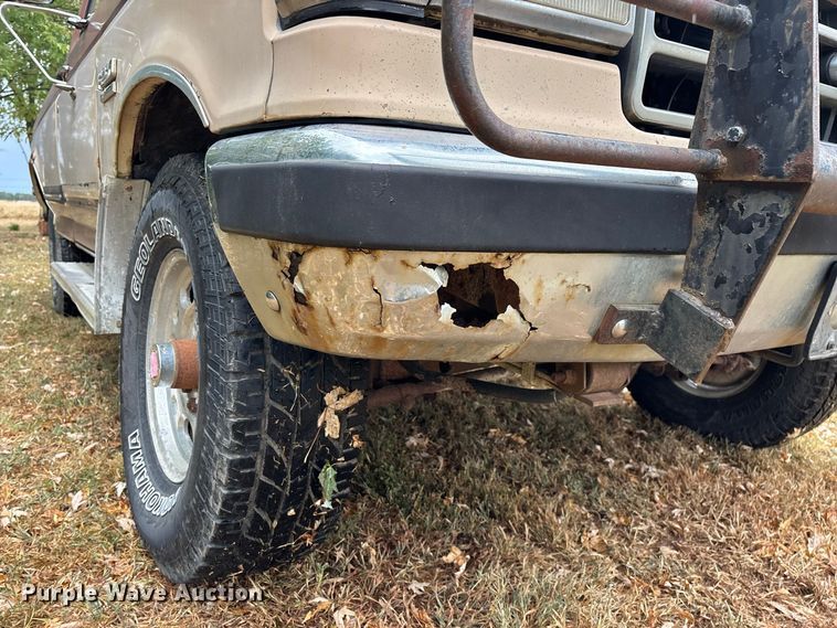 image for item FG0668 1990 Ford F250 pickup truck